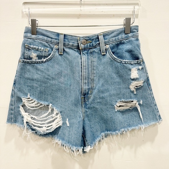 Levi’s High Waist Mom Shorts Denim Size 28 Distressed - Picture 1 of 9